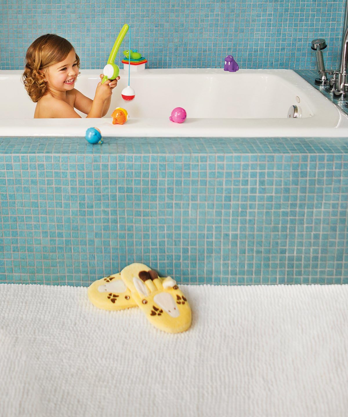 munchkin-gone-fishing-canne-p-che-de-bain-magn-tique-avec-2-poissons-arroseurs-d image 2