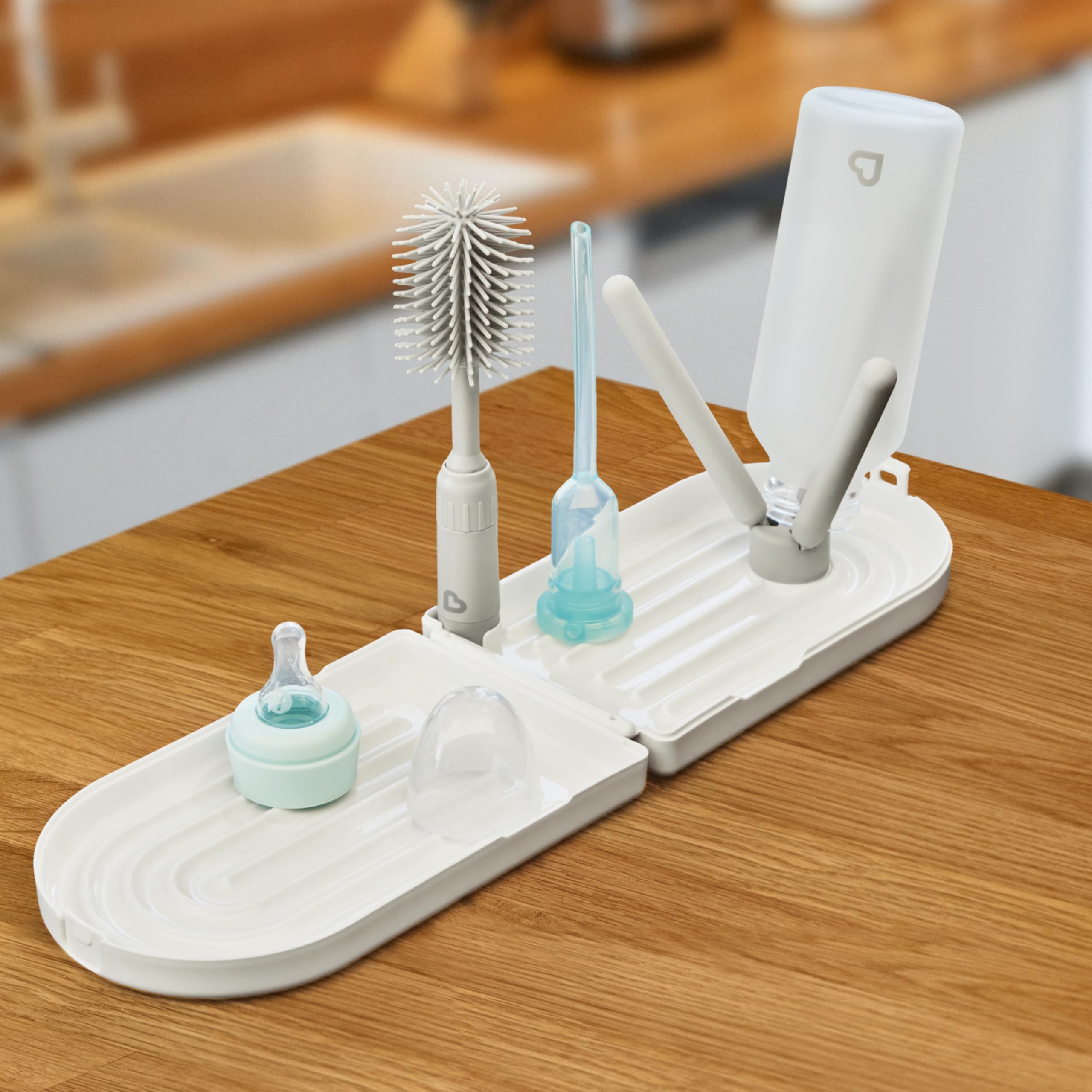 munchkin-gouttoir-de-voyage-pour-biberons-avec-brosse-pliable-s-chage-3-biberons image 3