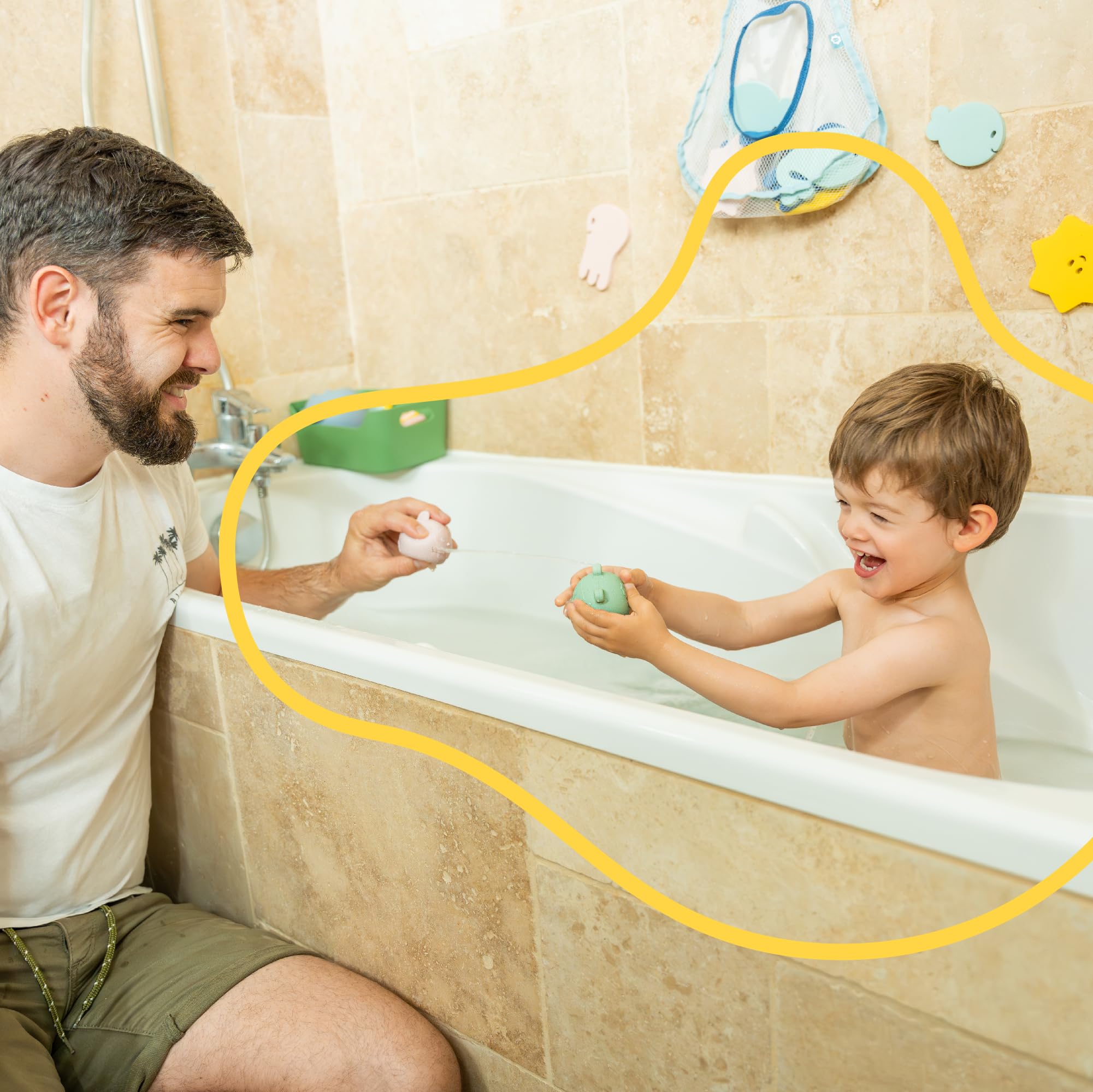 badabulle-lot-de-4-jouets-de-bain-aspergeurs-en-silicone-ouvrables-pour-nettoyag image 2